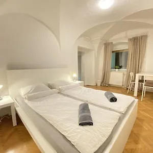 Pod Gradom Lubiana